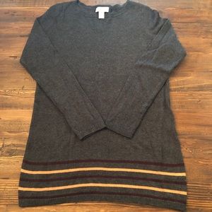 Gray loft sweater with striped detail
